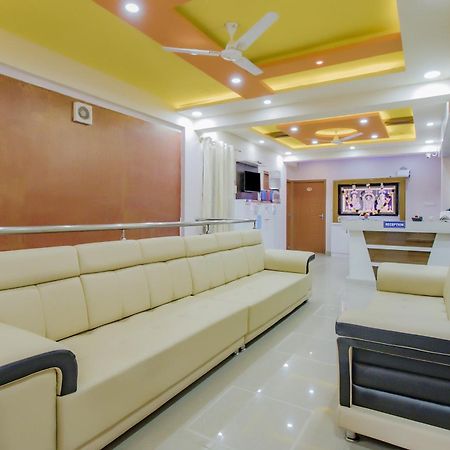 Oyo 79181 Sri Dhanalakshmi Boarding & Lodging Bengaluru Kültér fotó