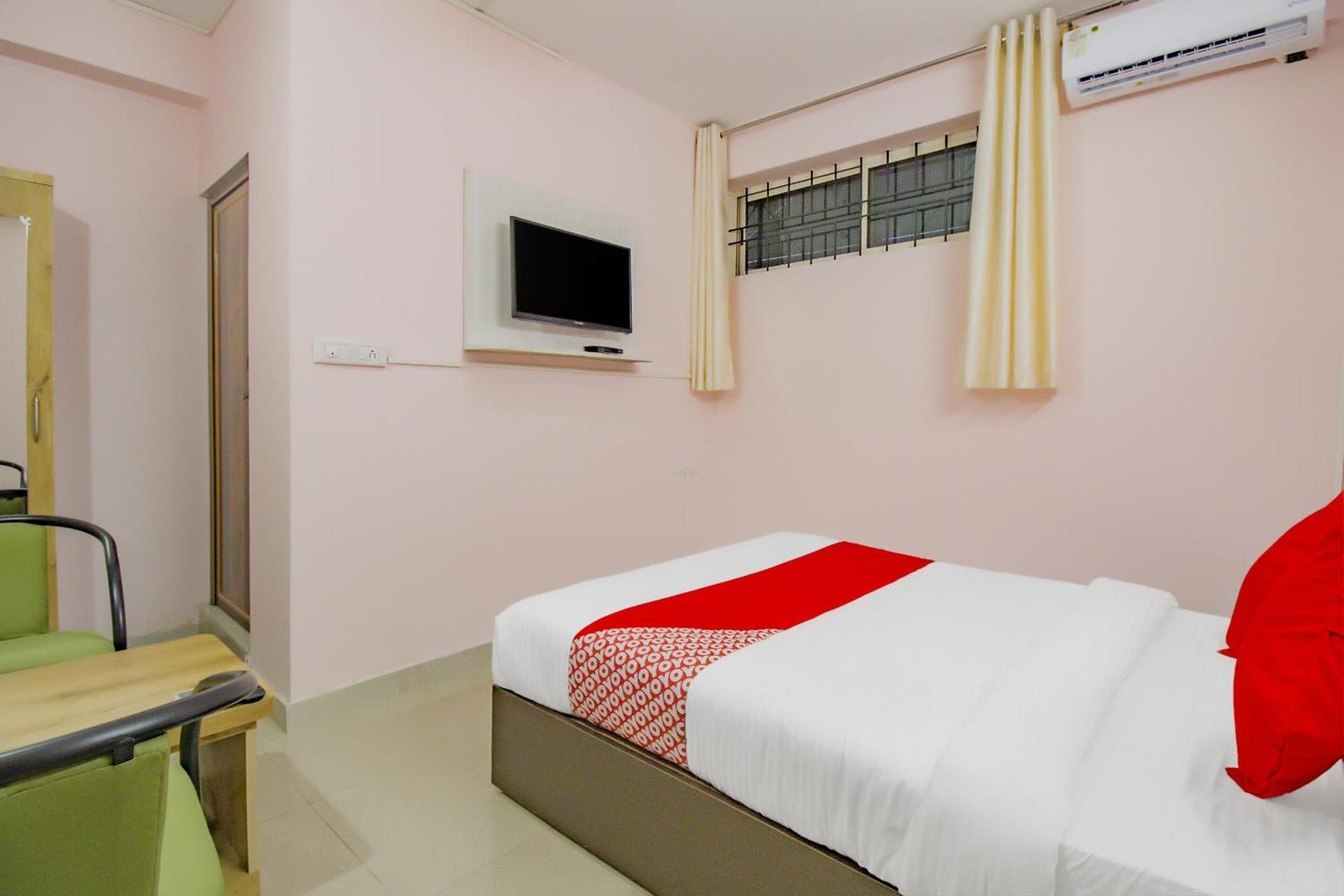 Oyo 79181 Sri Dhanalakshmi Boarding & Lodging Bengaluru Kültér fotó